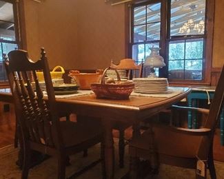 Dining Room Table w/Extra Leaves and Eight Chairs