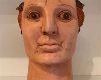 Sergio Bustamante, Bust