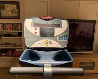 Life Fitness SR70 Recumbent Bike