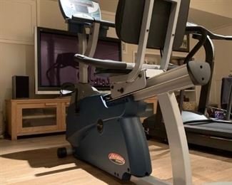 Life Fitness SR70 Recumbent Bike