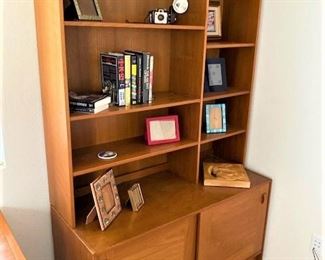Domino Mobler High Bookcase with Storage 