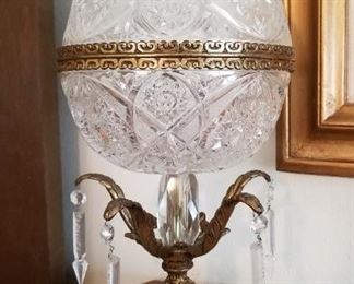 Ornate pedestal glass piece