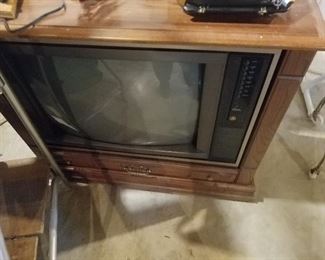 old tv, think it is a tube tv