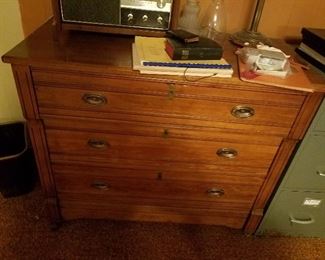 nice 3 drawer chest/dresser