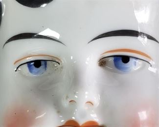 Mark Farmer China Porcelain Shoulder Head
Measurements approximately: 8" in circumference and 4 1/2" high and 2 1/2" wide in shoulders. Quantity: 3. https://ctbids.com/?site=1#!/description/share/314400