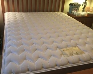 Pine bed. Headboard and footboard. Queen Size/