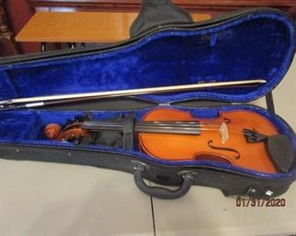 Cremona Model SV175 4/4 Violin w/Soft Case. 