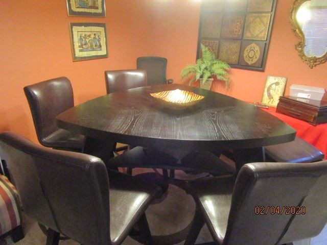 Beautiful 3 sided table. 4 Side chairs (tall) and I bench. Seats 6-7.