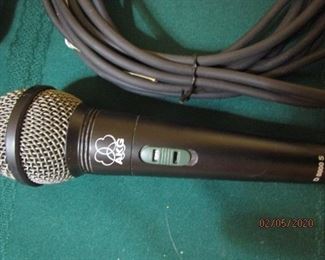 AKG D 8000S with Cord