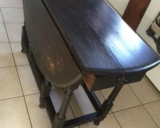 Gate leg Drop Leaf Table https://ctbids.com/#!/description/share/311889