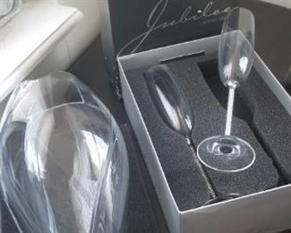 Lenox Toasting Flutes with Crystal Vase https://ctbids.com/#!/description/share/311912