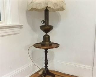Table and Lamp Pair https://ctbids.com/#!/description/share/311920