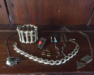 Lot of bohemian jewelry https://ctbids.com/#!/description/share/311966