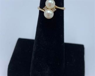 2 Pearl Ring with Diamonds