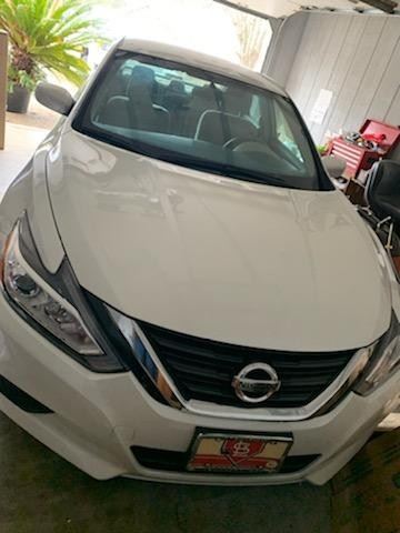 2016 Nissan  Altima  28098 miles Excellent condition, clear Arkansas title