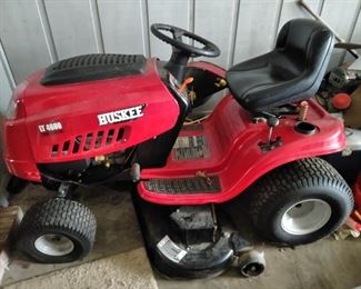 Huskee lawn tractor LT 4600