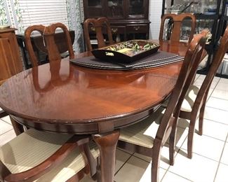 ethan allen dining room table and 6 chairs 