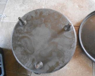 Cast iron pot sits on 3 legs 