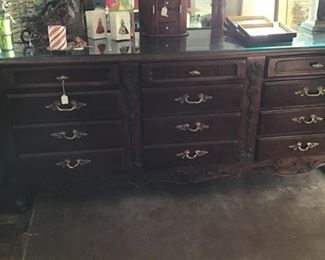 triple dresser with mirror, home decor, lamps