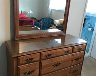 Dresser w/mirror