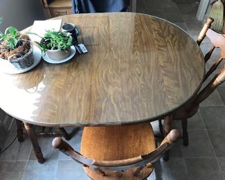 Kitchen table w/4 chairs