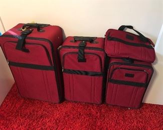Very nice (like new) luggage set