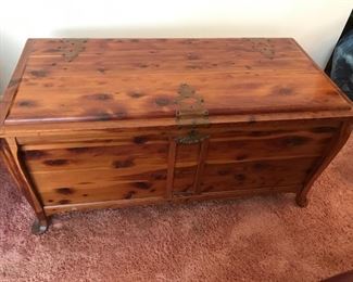 Beautiful cedar chest - SOLID
