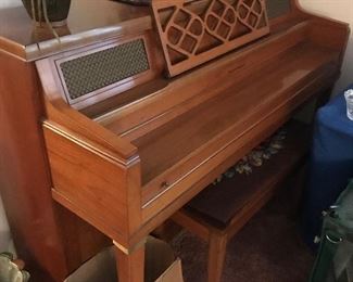 Upright piano