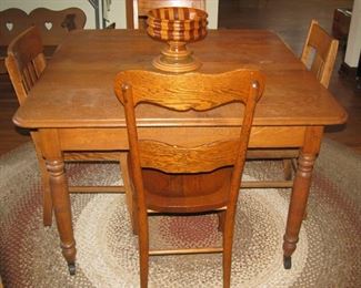 Oak dining table/chairs/leaves