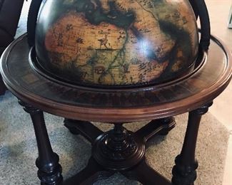 WORLD GLOBE BAR
