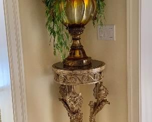 Lam Lee pedestal stand with Lam Lee custom floral arrangement (1 of 2)