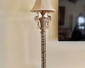 Pair of Quoizel lamps
