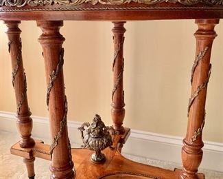 Detail marble top, ormolu table