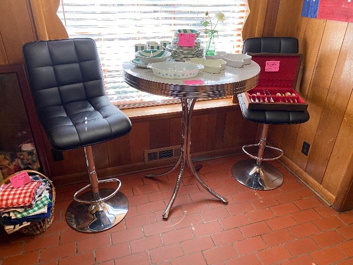 Retro bar table and 2 stools, very cool!