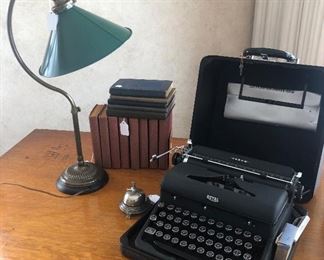 Vintage desk lamp and typewriter 