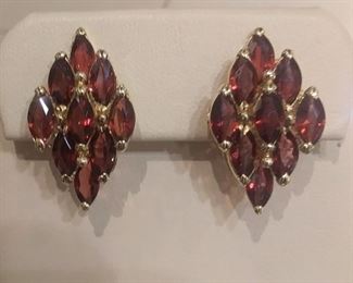 Garnet Earrings in Gold