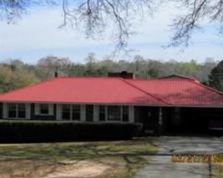 This wonderful estate sale is in Thomaston Georgia . We haven't started prepping at some more pictures to be posted! The kitchen is full of goodies! & the barn has tools & a grasshopper commercial riding lawn mower ! Can't wait to see everybody! 