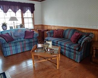 Very nice living room suite couch and loveseat