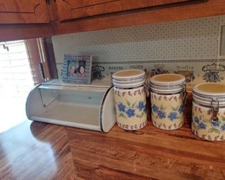 Love this blue floral canister set