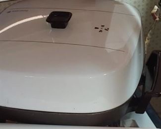 Electric skillet
