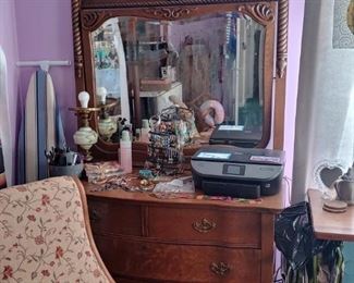 Beautiful antique oak dresser and mirror