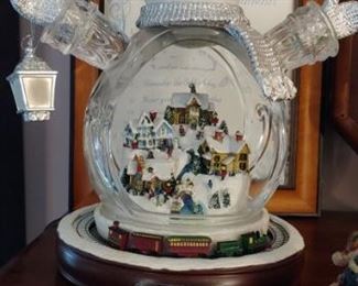Many quality Thomas Kinkade Christmas items