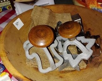 Love these cookie cutters with the door knob handle