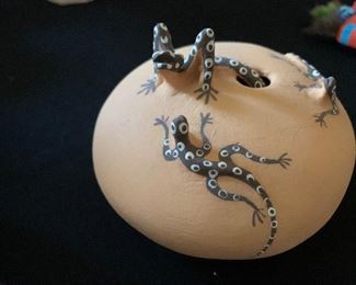 Zuni lizard pot