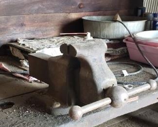 Large vice