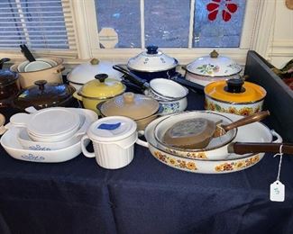 Absolutely adorable vintage cookware!
