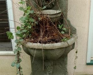 Outdoor fountain planter