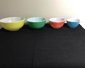 Four Piece Pyrex Bowl Set