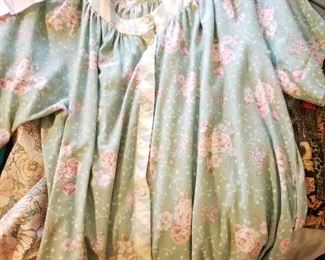 Women's Vintage Clothing