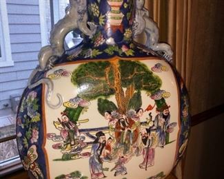 Gorgeous Asian vases......